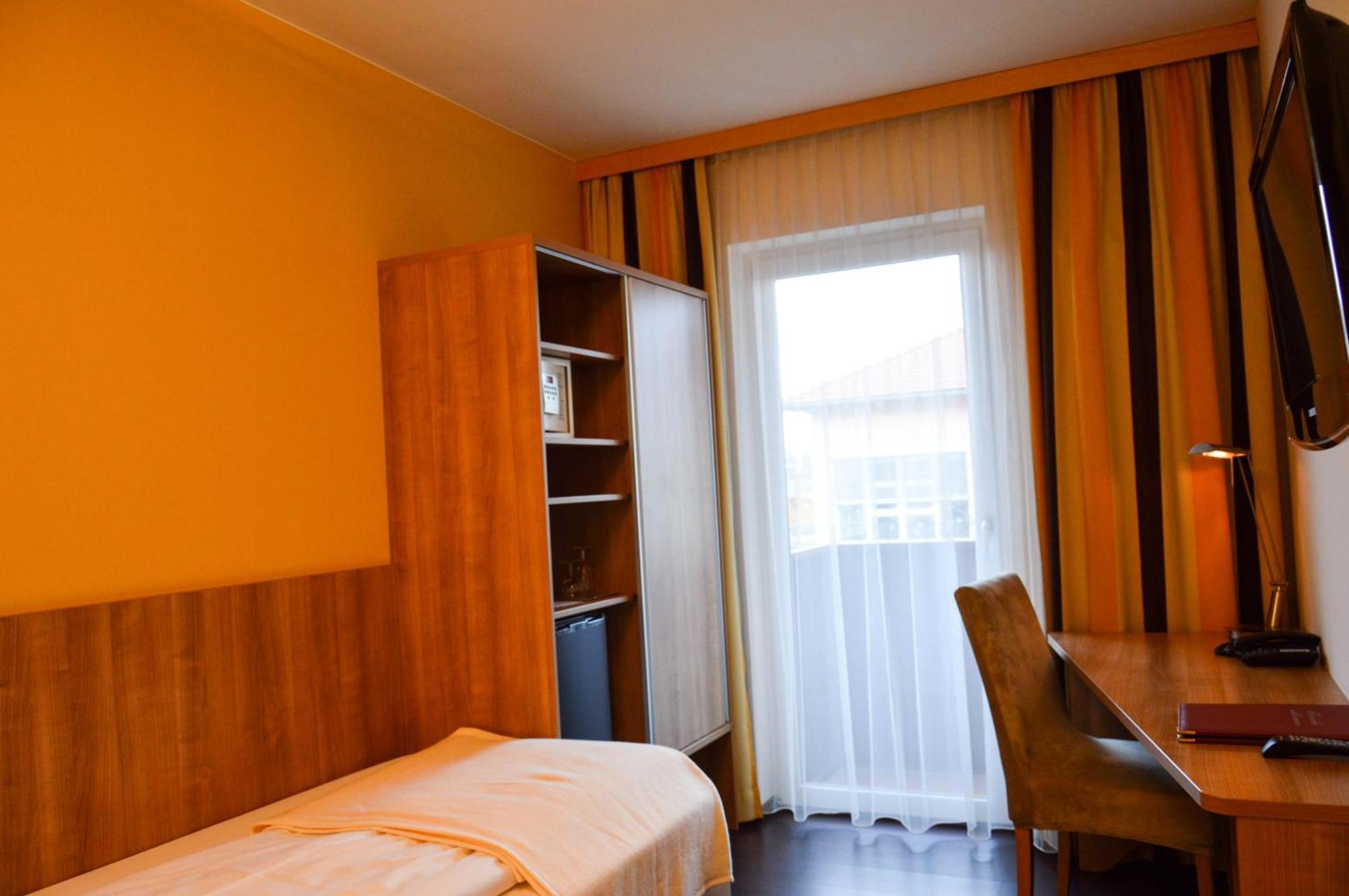Hotel Roemerhof Tulln An Der Donau Bagian luar foto